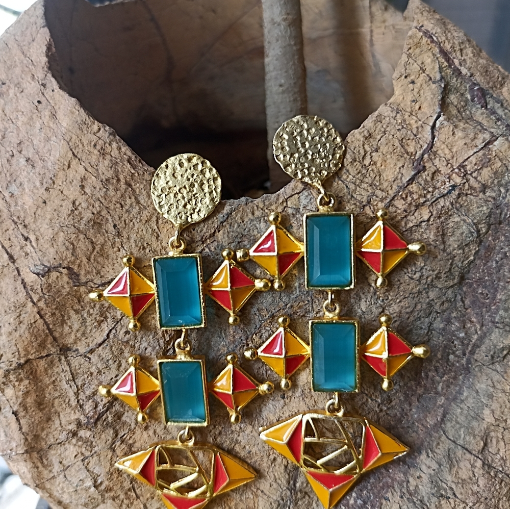 Handmade gold platted stone studded drop earrings - Picture 9 of 12